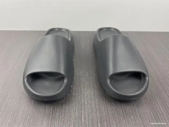 HQ6448 Yeezy Adidas Slide Onyx 0521
